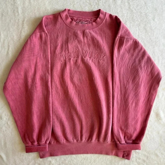 Vintage Other - Vintage 90s Core Basic Embroidered New York City Crewneck Sweater.